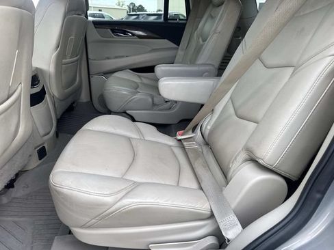Used 2019 Cadillac Escalade Luxury AWD/4WD image 18