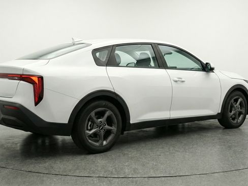 Used 2025 Kia K4 LXS image 9