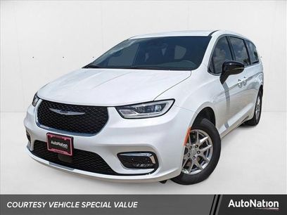 New 2025 Chrysler Pacifica Select