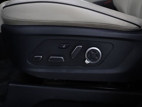 Used 2023 Hyundai Palisade Calligraphy image 30