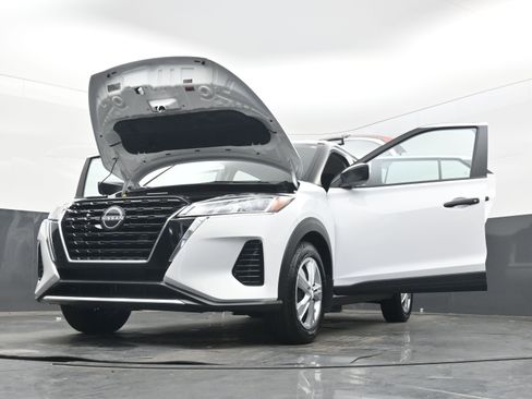 Certified 2025 Nissan Kicks Play S image 39