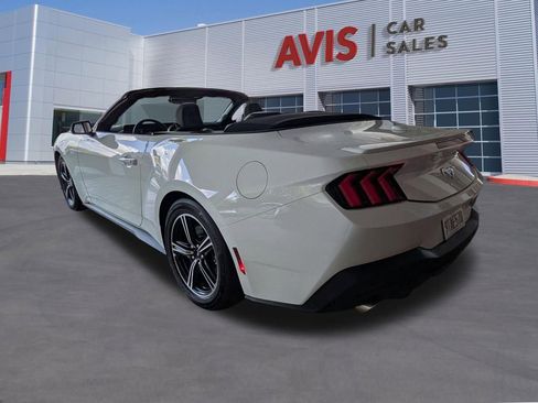 Used 2025 Ford Mustang Premium image 10