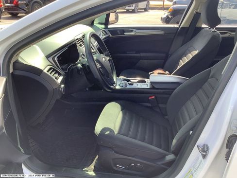 Used 2019 Ford Fusion SE image 12