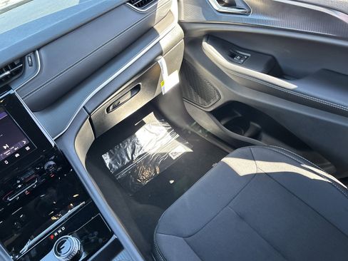 New 2026 Jeep Grand Cherokee L 4WD image 13