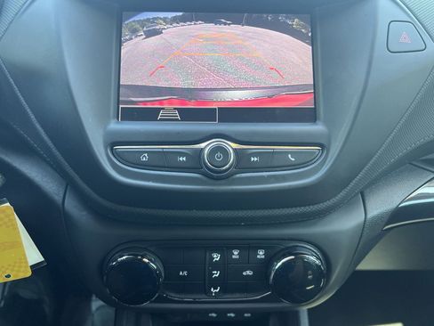 Used 2021 Chevrolet TrailBlazer LS FWD image 4