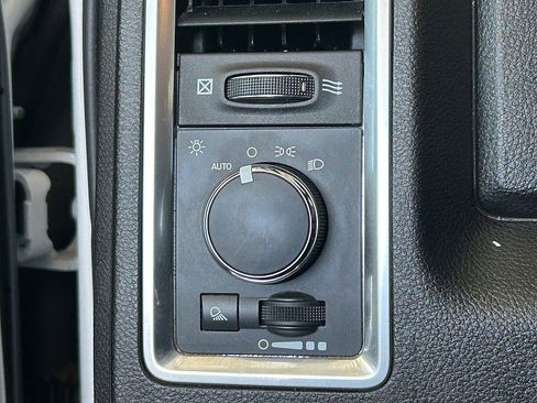 Used 2024 RAM 1500 Classic SLT AWD/4WD image 16