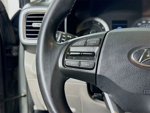 Used 2022 Hyundai Venue SEL w/ Cargo Package image 18