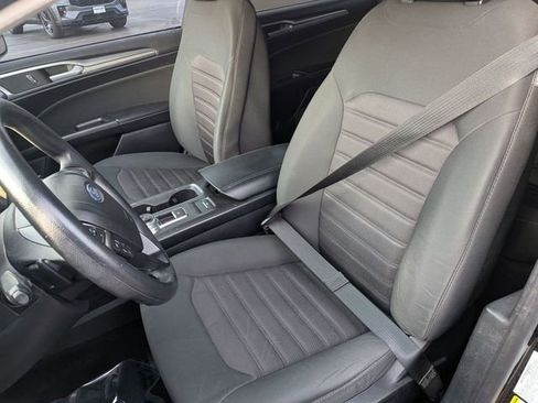 Used 2019 Ford Fusion SE image 15