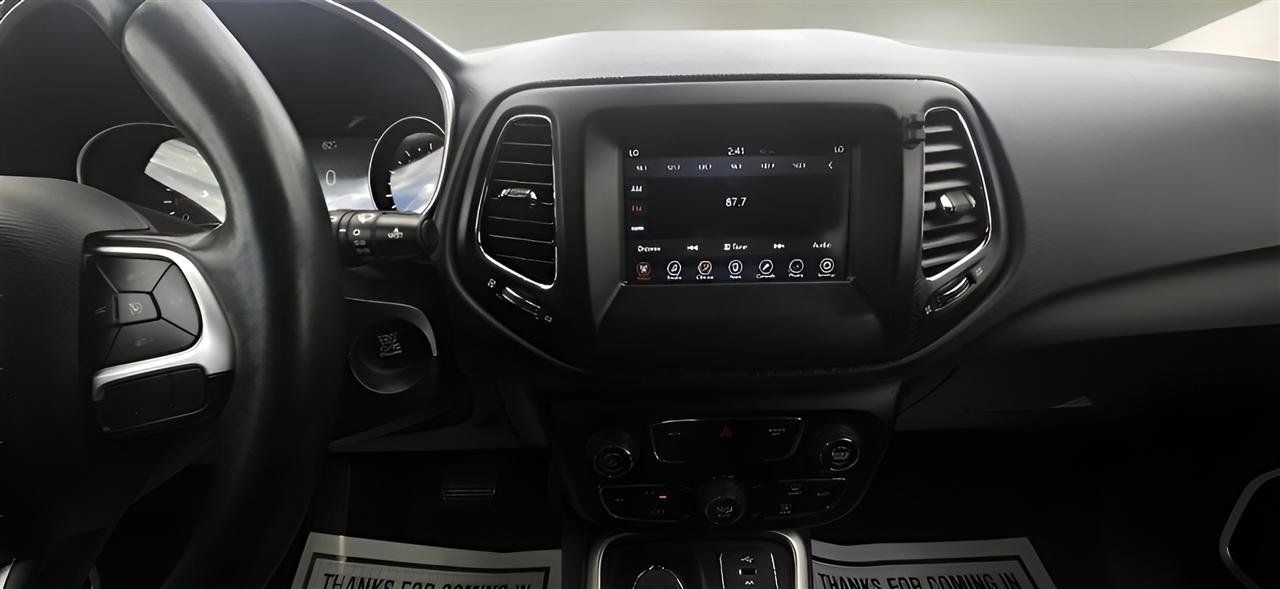 Used 2018 Jeep Compass Latitude w/ Popular Equipment Group AWD/4WD image 13