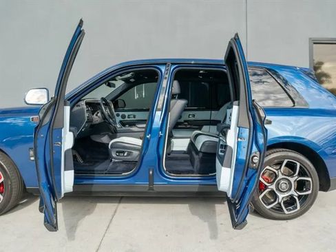 Used 2021 Rolls-Royce Cullinan Black Badge image 9