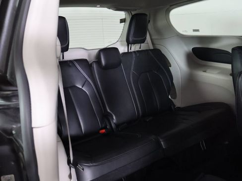 Used 2023 Chrysler Pacifica Touring-L FWD image 35