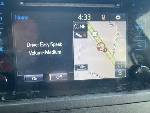 Used 2017 Toyota Sienna SE image 26