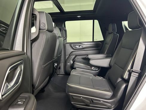 Used 2024 GMC Yukon SLT w/ SLT Premium Package AWD/4WD image 25