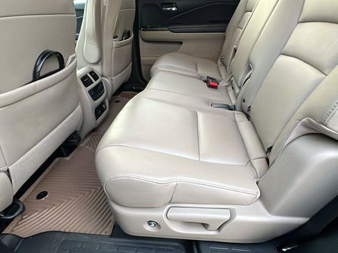 Used 2022 Honda Pilot Touring image 19