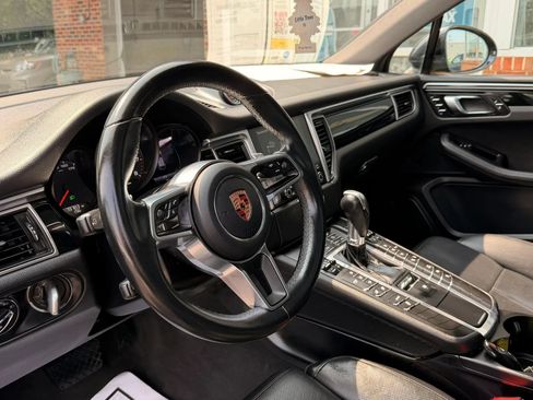 Used 2018 Porsche Macan Sport Edition AWD/4WD image 9