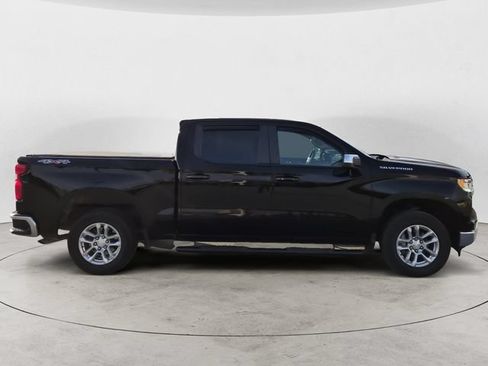 Used 2022 Chevrolet Silverado 1500 LT AWD/4WD image 4