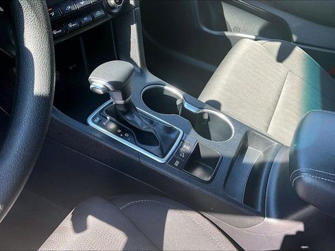 Used 2020 Kia Sportage LX image 18
