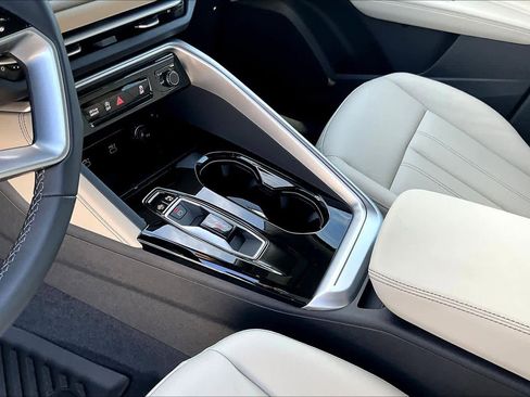 Used 2025 Audi Q5 Premium image 17