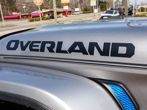 Used 2020 Jeep Gladiator Overland image 10