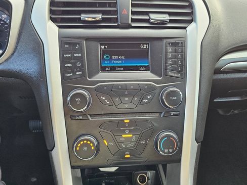 Used 2015 Ford Fusion SE FWD image 12