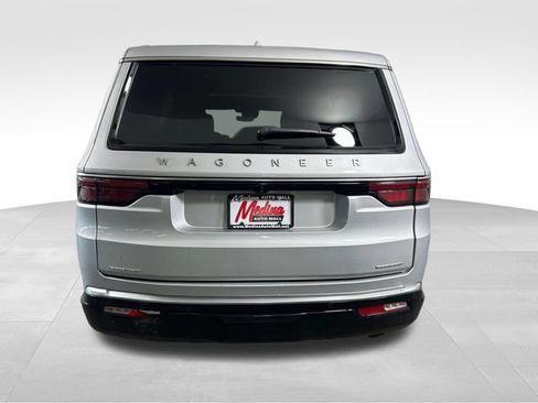 Used 2022 Jeep Wagoneer Series III w/ Premium Group I AWD/4WD image 6