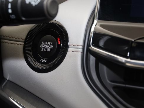 Used 2022 Jeep Compass Limited image 8