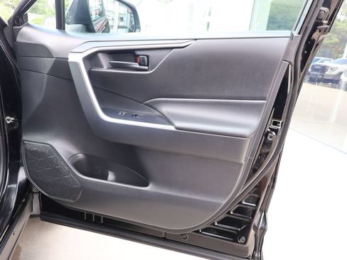 Used 2020 Toyota RAV4 LE w/ All Weather Liner Package AWD/4WD image 28