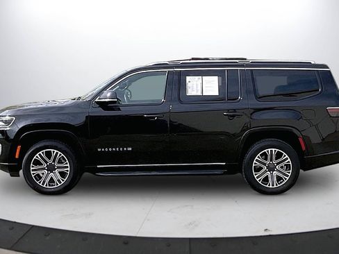 Certified 2024 Jeep Wagoneer Series II w/ Flexible Seating Group image 6
