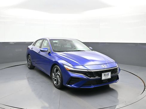 Certified 2024 Hyundai Elantra SEL w/ Convenience Package FWD image 3