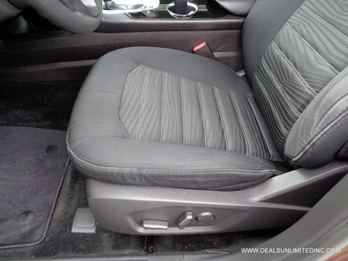 Used 2016 Ford Fusion SE image 8