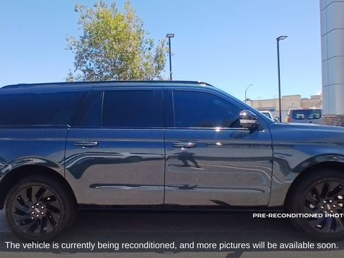 Used 2025 Lincoln Navigator L Reserve w/ Jet Appearance Package AWD/4WD image 4