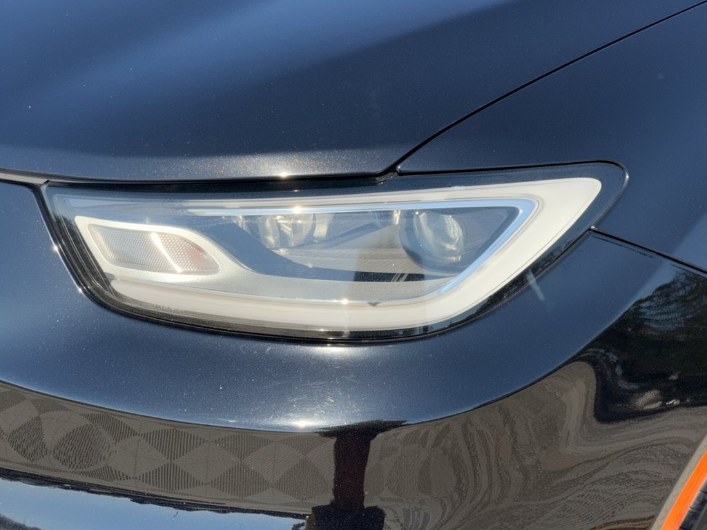 Used 2025 Chrysler Pacifica Limited FWD image 12