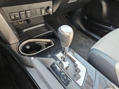 Used 2018 Toyota RAV4 Limited FWD image 11