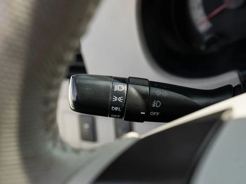 Used 2014 Toyota Sienna SE FWD image 34