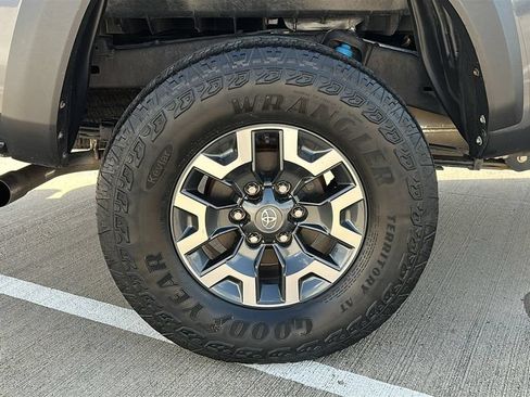 Used 2022 Toyota Tacoma TRD Off-Road AWD/4WD image 18