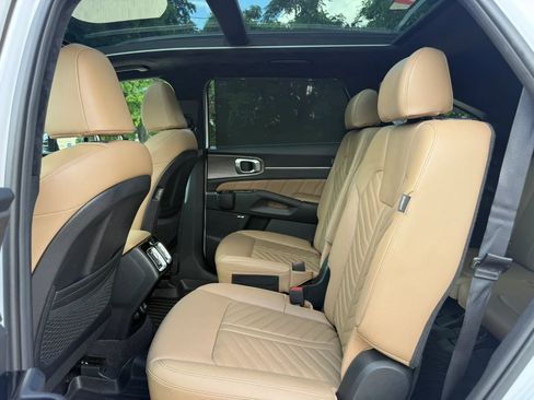 Used 2025 Kia Sorento SX Prestige w/ Olive Brown Leather Package AWD/4WD image 13