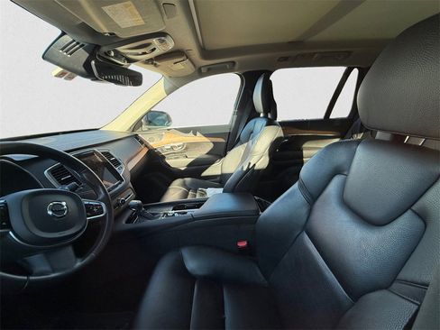 Used 2021 Volvo XC90 T6 Momentum image 7