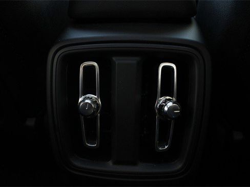 Used 2021 Volvo XC40 P8 Recharge w/ Advanced Package image 46