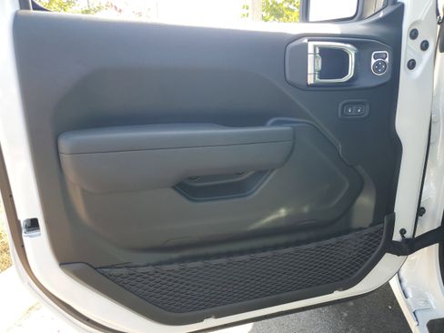 New 2025 Jeep Gladiator Sport image 12