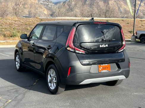 Used 2023 Kia Soul LX w/ Option Group 015 FWD image 11