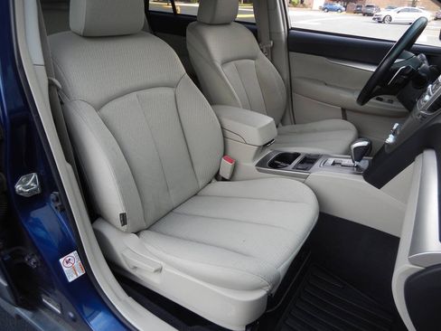 Used 2011 Subaru Outback 2.5i Premium w/ All-Weather Pkg AWD/4WD image 35