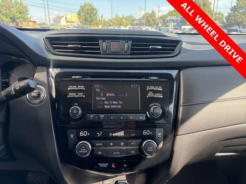 Used 2017 Nissan Rogue SV image 19