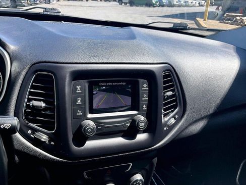 Used 2018 Jeep Compass Latitude AWD/4WD image 9