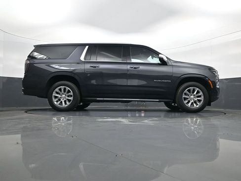 Used 2025 Chevrolet Suburban Premier AWD/4WD image 25