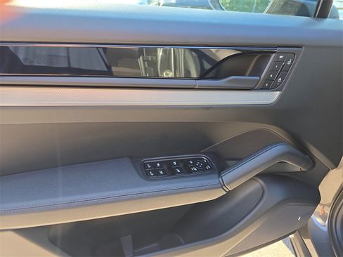 Used 2025 Porsche Cayenne image 23