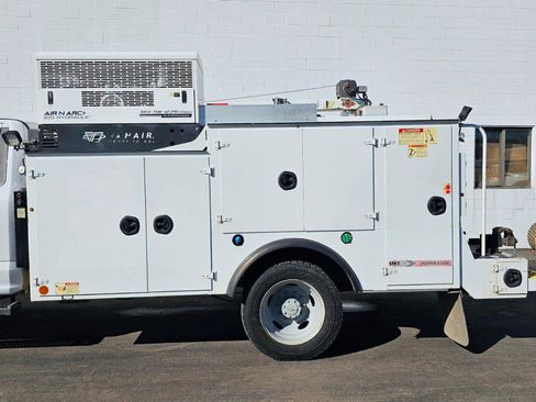 Used 2018 Ford F550 4x4 Regular Cab Super Duty image 6