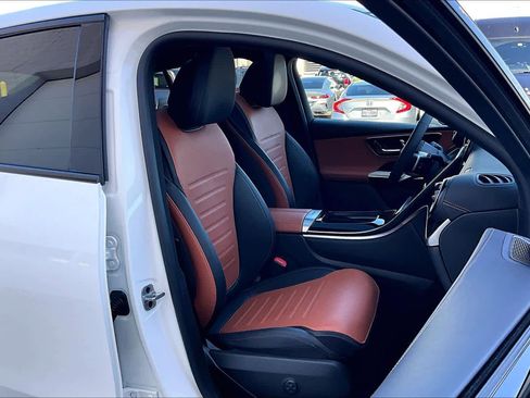 Used 2024 Mercedes-Benz GLC 300 4MATIC image 9