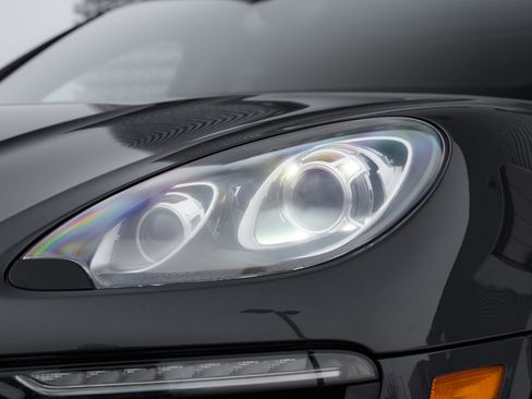 Used 2018 Porsche Macan S image 37