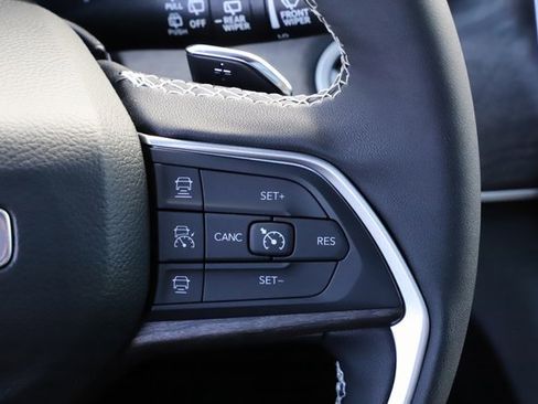 New 2025 Jeep Grand Cherokee Limited image 23