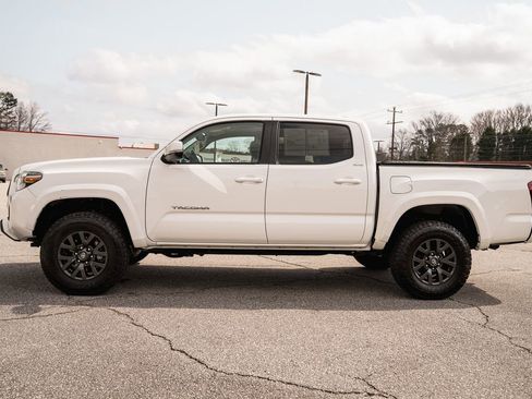 Certified 2022 Toyota Tacoma SR5 w/ Technology Package image 4